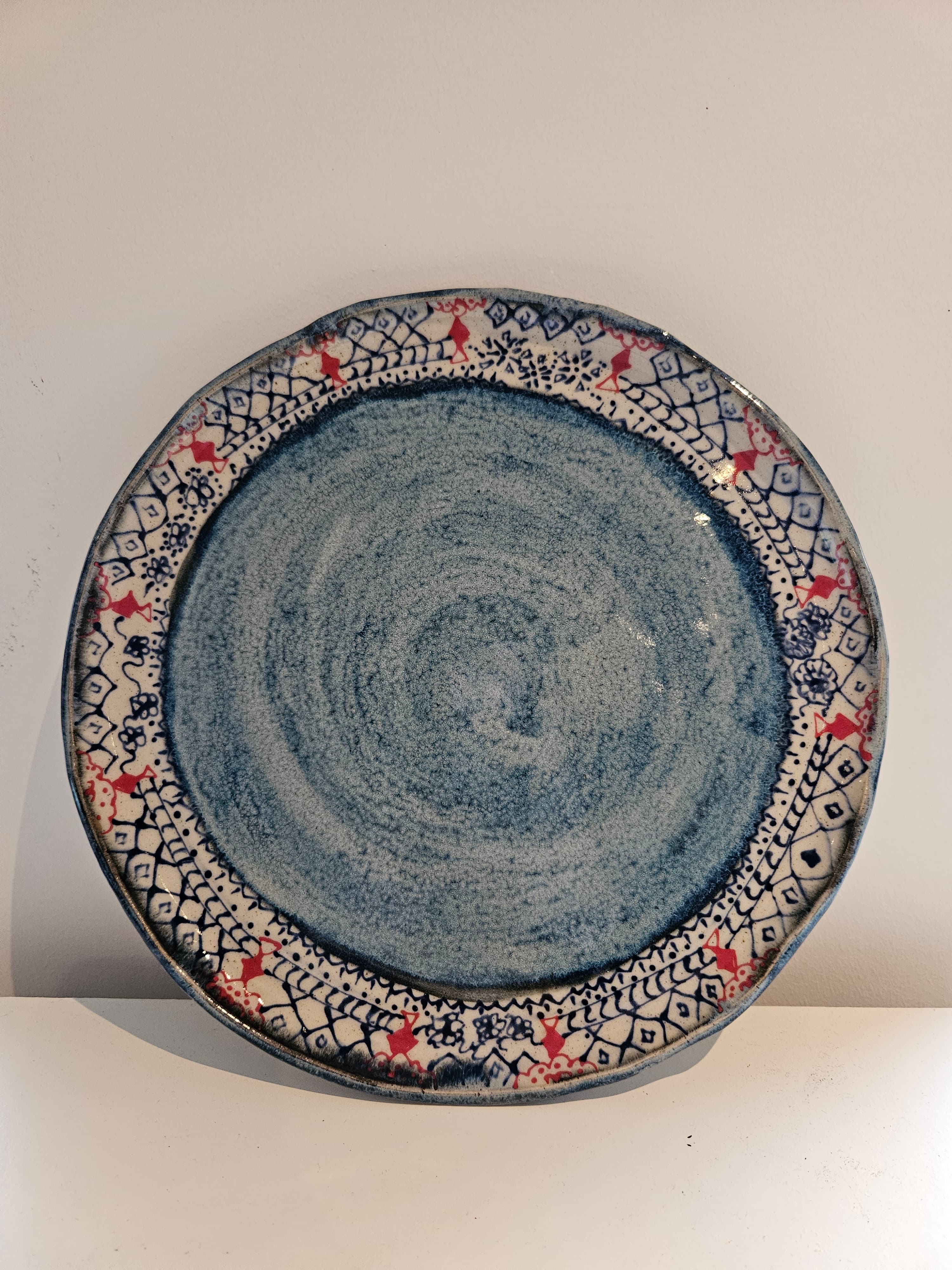 Large dinner plate